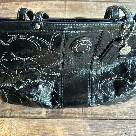 Black patent leather Coach shoulder bag - Picture 2 of 13